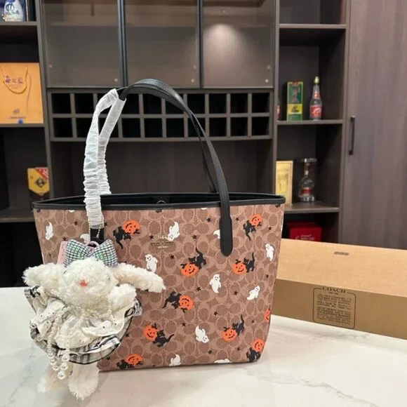 City Tote - Coach Halloween Signature Canvas - Picture 1 of 9